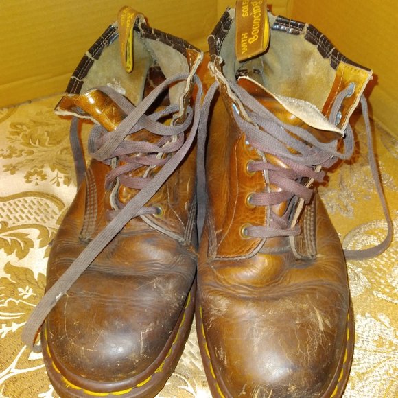Vintage Doc Martens Brown Leather Boots Mens size 8 US Made in England - Picture 2 of 9
